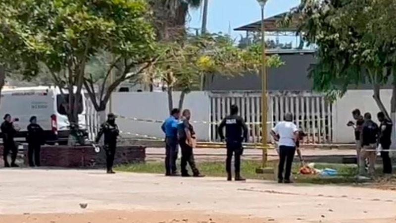 Hallan cadáver en pleno Centro de LC, Michoacán