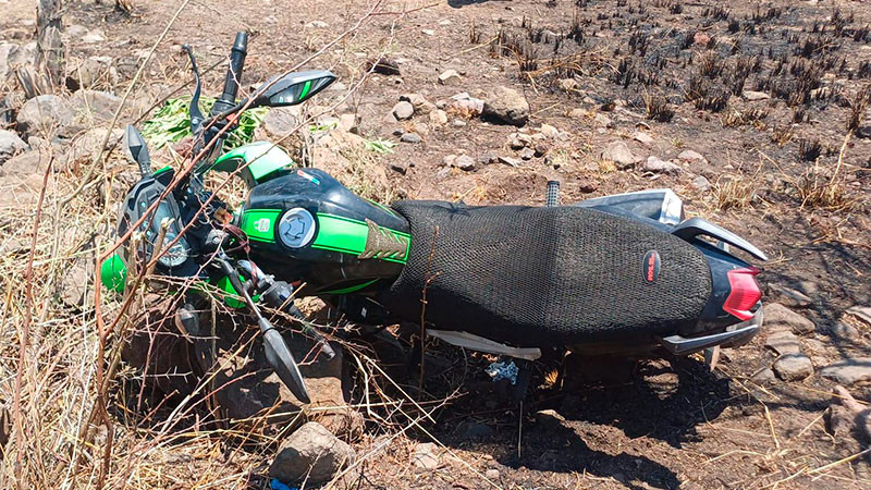 Se accidentan dos mujeres  en moto en Santa Ana Maya, Michoacán; una muere , a otra está herida 
