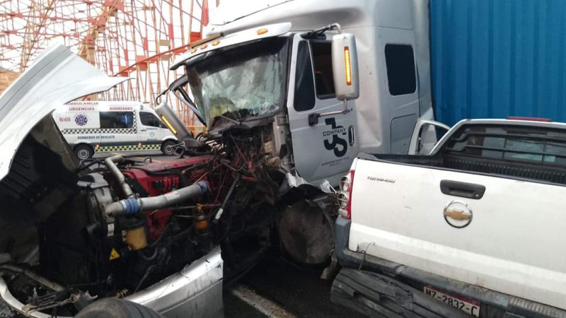 Accidente en la Siglo XXI ocasiona cierre de la rúa 