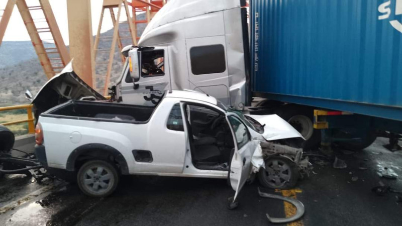 Accidente en la Siglo XXI ocasiona cierre de la rúa 