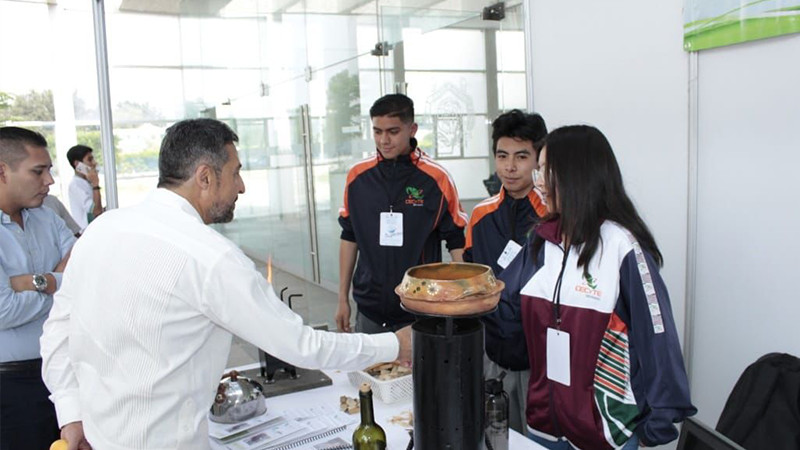  Estudiantes del Cecytem  desarrollan estufa ecológica; competirán en encuentro nacional