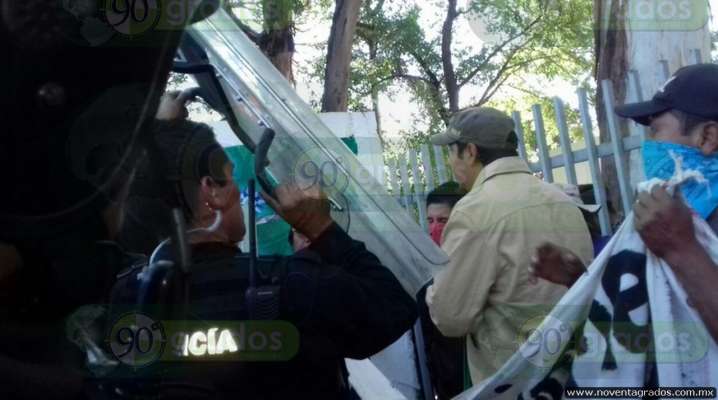Violentos sujetos retoman la Rectoría de la Universidad Michoacana 
