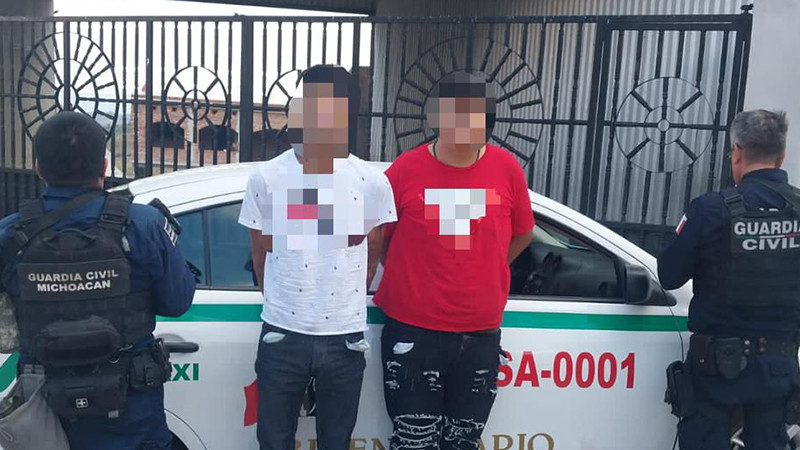 Detienen en Cuitzeo, Michoacán a dos sujetos con taxi robado 