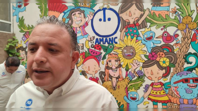 Carlos Quintana se compromete a apoyar a niños con cáncer 
