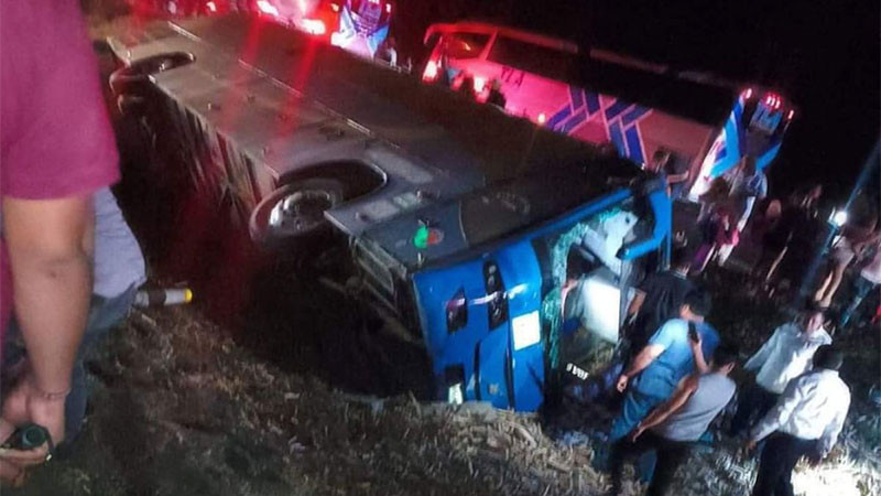 Vuelca autobús con simpatizantes de Morena en Veracruz; iban a cierre de campaña de Sheinbaum  