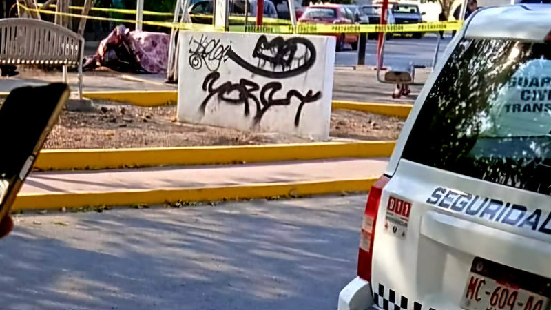 En Apatzingán, Michoacán  mujer pierde la vida  en accidente de moto  