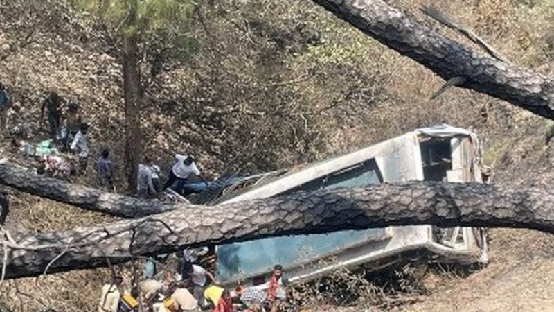 Accidente de autobús de pasajeros deja al menos 21 muertos en la India 
