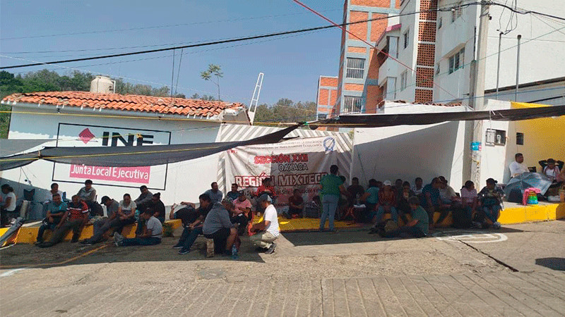Sección 22 del SNTE mantiene toma en subestación de Pemex en Oaxaca 