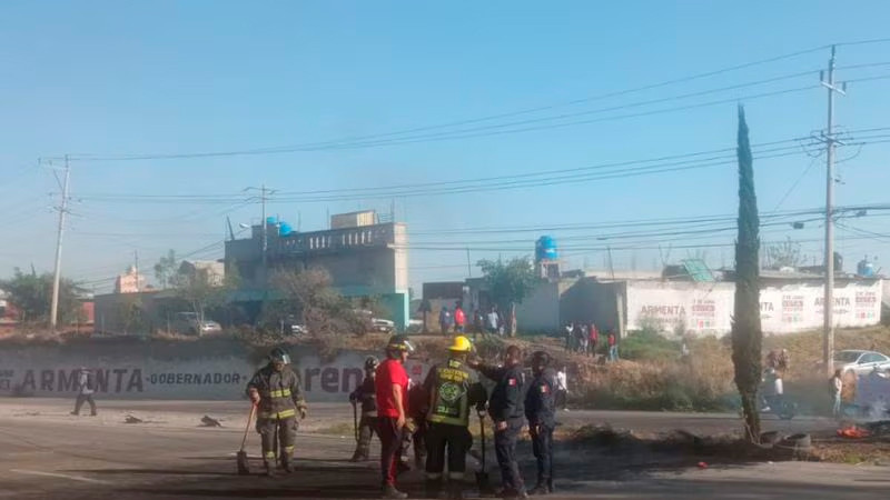 Bloquean autopista México-Puebla por desaparición de un hombre 
