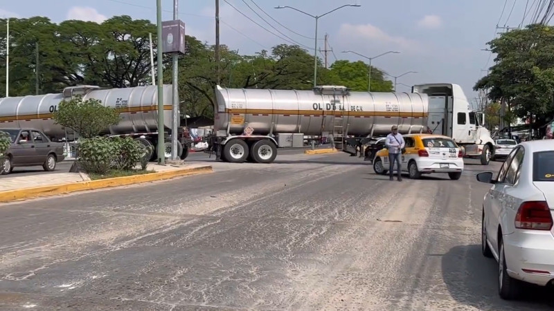 Maestros de la CNTE liberan depósito de Pemex en Tuxtla Gutiérrez, Chiapas 