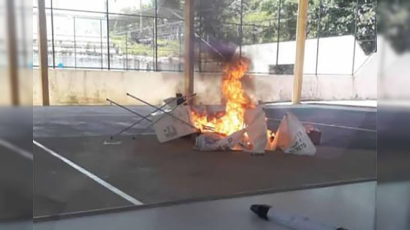 Suman 4 ataques incendiarios contra casillas en Querétaro: conductor atropella a dos presuntos involucrados 