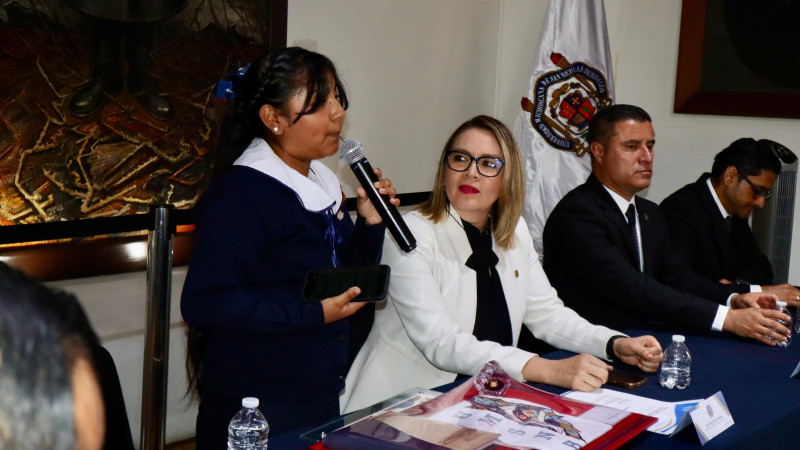 Paloma González es la rectora de la UMSNH por un día; señala que la educación es una herramienta poderosa 