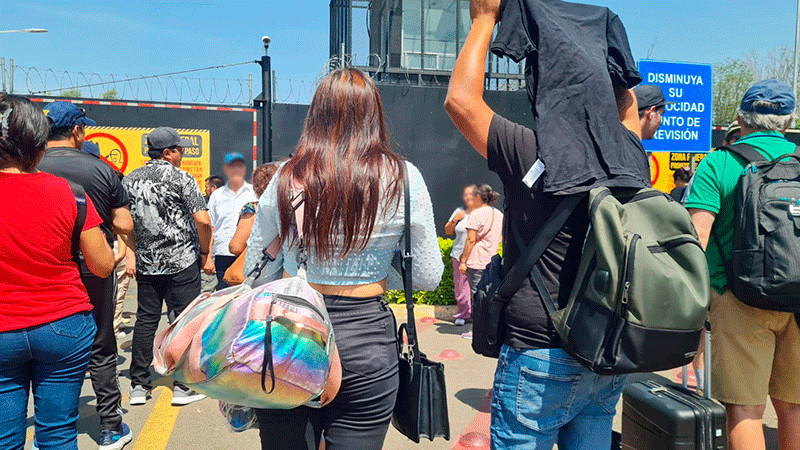 Al menos 20 vuelos fueron cancelados en Oaxaca tras bloqueo de aeropuerto por la Sección 22 del SNTE 