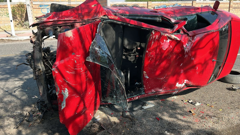 Choque y volcadura en el boulevard Centenario del Ejército Mexicano 