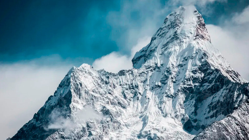 Recuperan 4 cuerpos sin vida y recogen 11 toneladas de basura en campaña de limpieza del Everest 