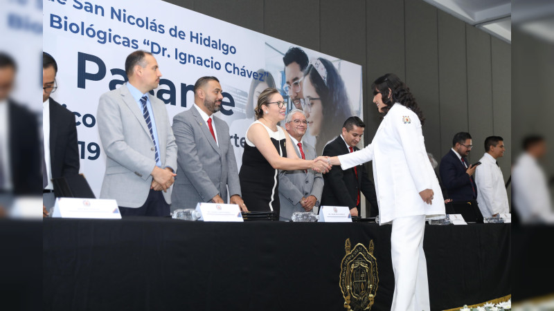 Médicos y médicas de calidad egresan de las aulas de la UMSNH: Yarabí Ávila