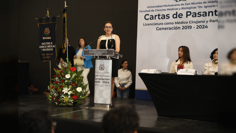 Médicos y médicas de calidad egresan de las aulas de la UMSNH: Yarabí Ávila