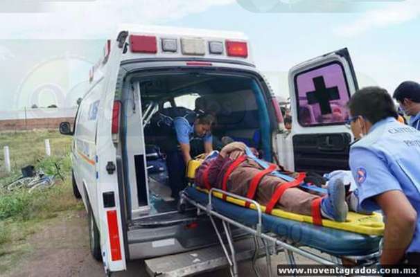 Dos hombres lesionados tras volcar auto en La Piedad, Michoacán - Foto 0 