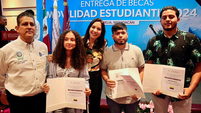 Entrega Gobierno estatal becas de movilidad a 171 estudiantes