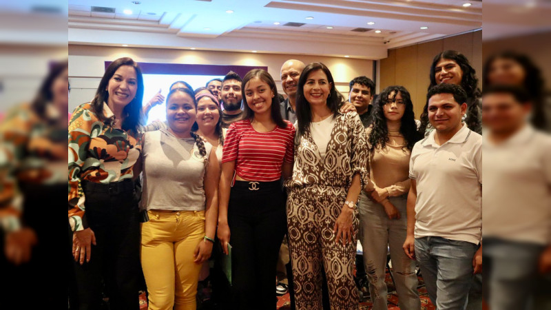 Entrega Gobierno estatal becas de movilidad a 171 estudiantes