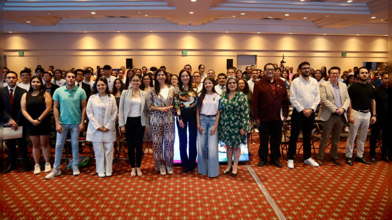 Entrega Gobierno estatal becas de movilidad a 171 estudiantes