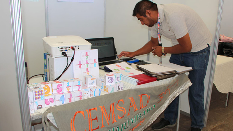 Maestro del Cecytem crea método para aprender matemáticas jugando 