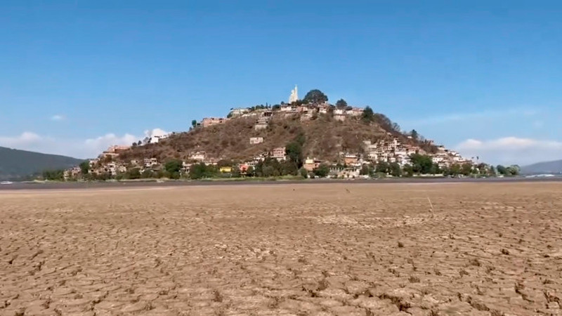 Detienen a 3 por robar agua del Lago de Pátzcuaro, en Michoacán 