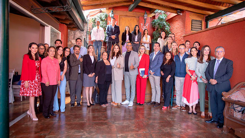 UMSNH y CANACO SERVYTUR plantean ruta para potenciar competencias profesionales en universitarios 