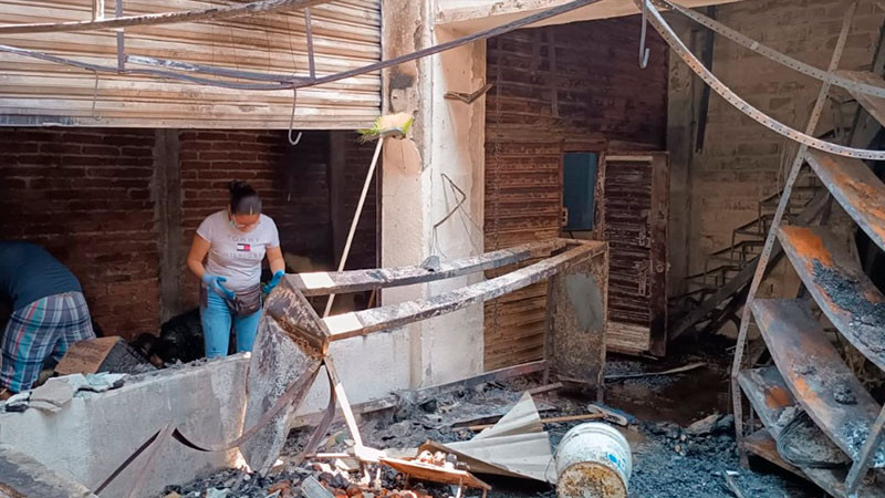 Investiga la FGE incendio en el mercado municipal de Apatzingán, Michoacán 