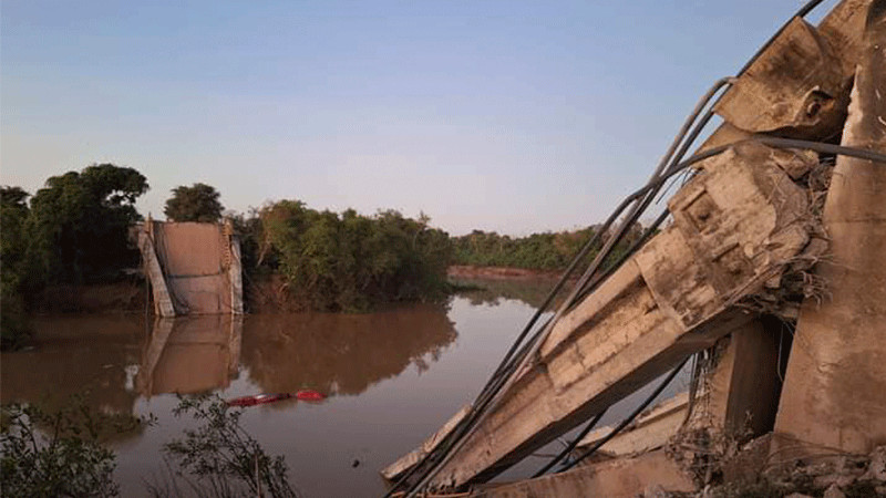 Colapsa puente en Bolivia; hay tres muertos y cinco desaparecidos