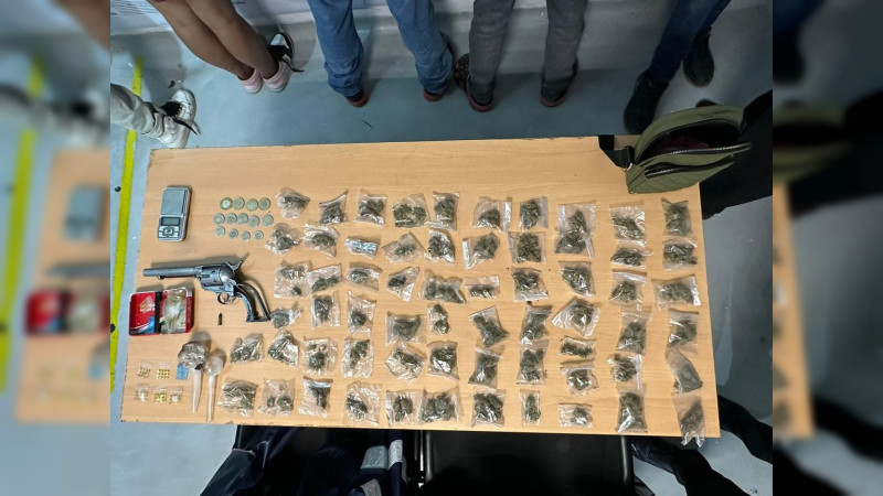 Fiscalía de Nezahualcóyotl revienta narcotiendita en Edomex: Hay cinco detenidos 