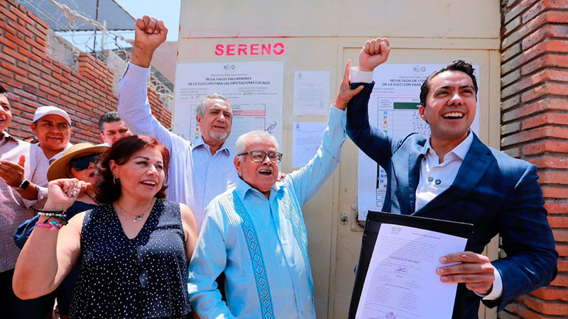 Recibe “Felifer” Macías constancia como alcalde de Querétaro  