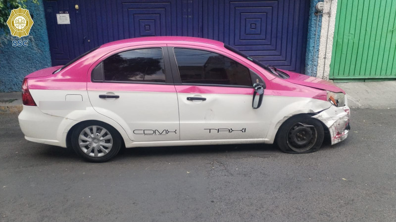 Policías son arrollados durante bloqueo de taxistas en Tlalpan, CDMX