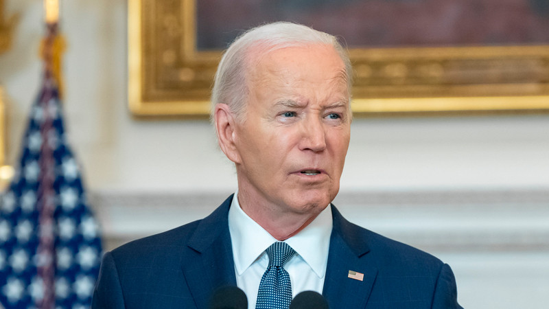 Biden acusa "favoritismo" de la prensa con Trump 