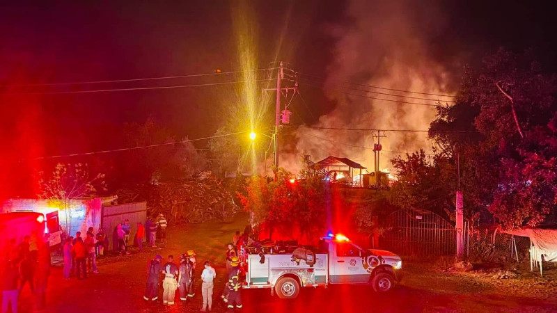 Se incendia aserradero en Tacámbaro, Michoacán; hubo daños materiales