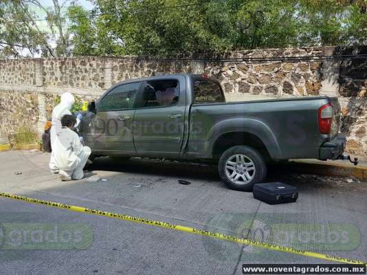 Localizan vehículo baleado en calles de Morelia - Foto 2 