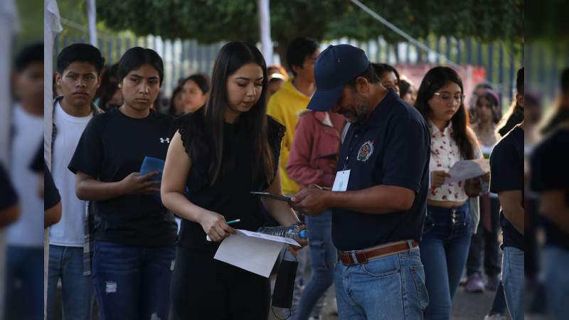 Con gran ilusión de ser nicolaita, jóvenes acuden al segundo día de exámenes de admisión de la UMSNH