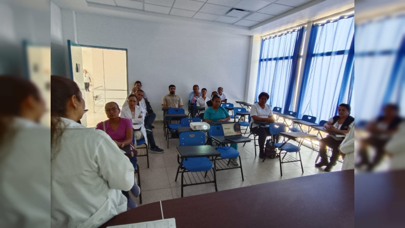 Capacitación permanente para el diagnóstico oportuno del dengue en Uruapan: SSM