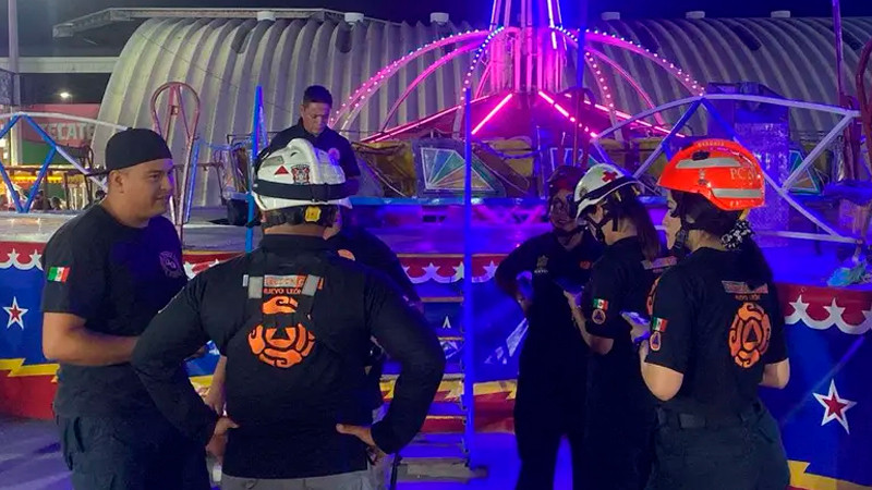 Quedan atrapadas 30 personas en juego mecánico en Nuevo León 