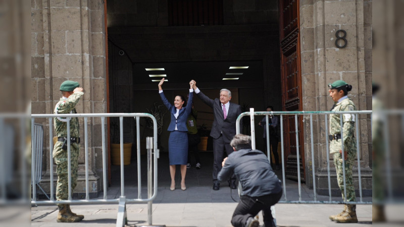 El presidente recibió en las puertas de Palacio Nacional a la candidata electa 