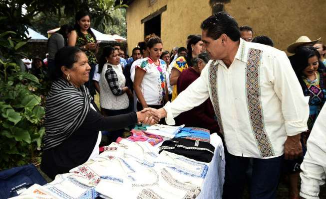 Excelsas obras artesanales en el concurso Zacán 2016 - Foto 0 