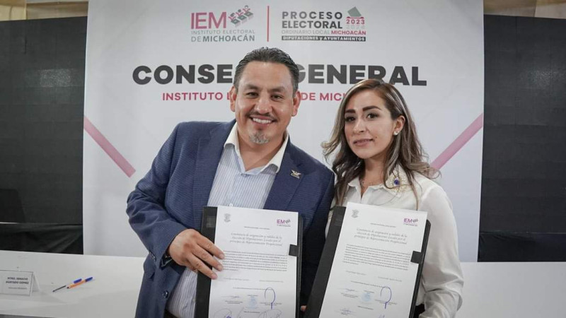 Recibe Víctor Manríquez constancia como diputado local electo