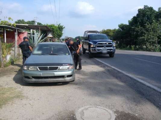 Detienen a ocho presuntos delincuentes con armas, droga y autos robados, en Michoacán - Foto 10 