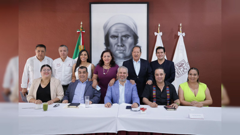 Bedolla y diputados federales electos acuerdan gestionar rehabilitación carretera 