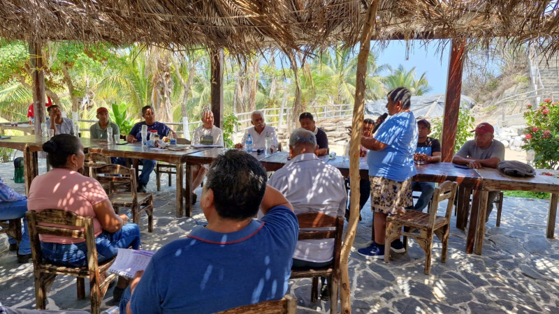 Expone Sader programas Agrosano y de fertilizantes a comunidad de Aquila  