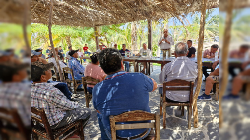 Expone Sader programas Agrosano y de fertilizantes a comunidad de Aquila  