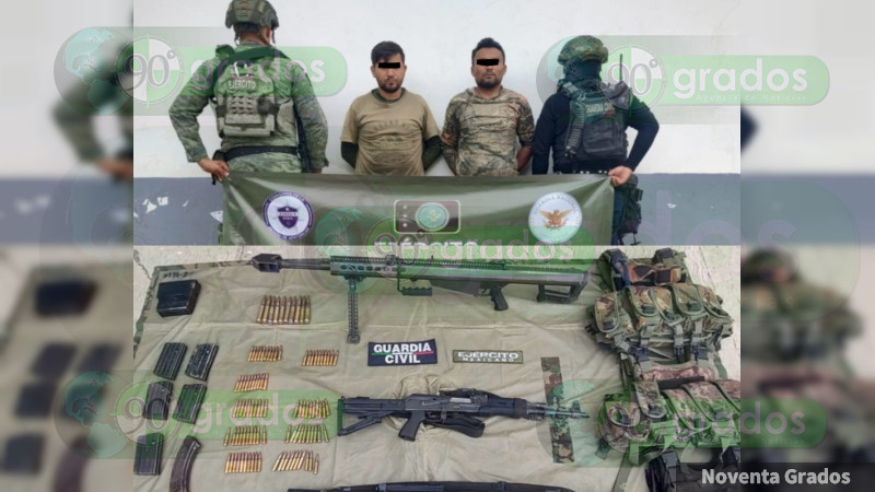 Expertos colombianos, detenidos en Buenavista, Michoacán, con Barrett calibre 50, rifles y munición 