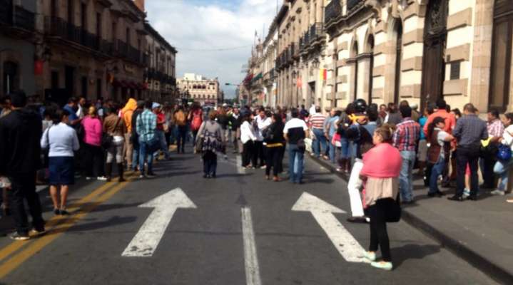 Se manifiestan CNTE con bloqueo la avenida Madero, en Morelia 