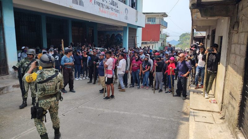 Desplazados de Tila, Chiapas, continúan en albergues a cinco días de abandonar sus hogares 