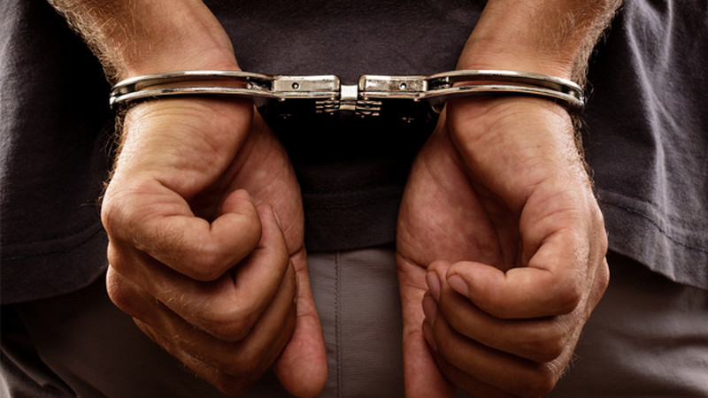 Arrestan a sujeto que golpeó a su esposa por no darle dinero para comprar cervezas en Sinaloa 